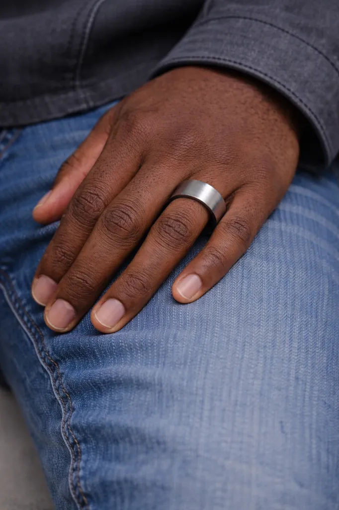 brushed-finish-flat-tungsten-carbide-ring-on-hand-2.webp